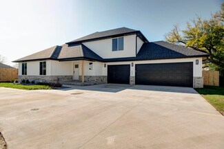 3680 W Overland St, Springfield, MO 65807