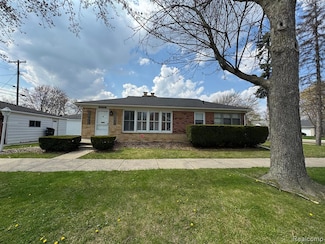 20950 Norwood Dr, Harper Woods, MI 48225
