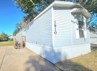 1810 E Lockwood St, Wichita, KS 67216