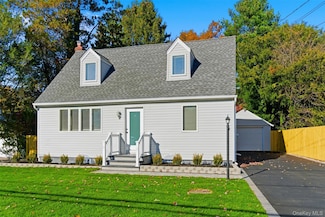 93 Birchwood Dr, Huntington Station, NY 11746