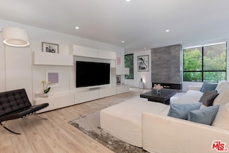 814 Amherst Ave Unit 103, Los Angeles, CA 90049