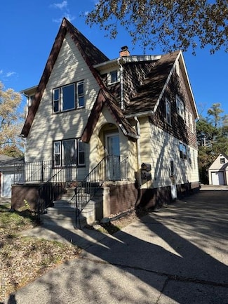 24320 Flower Ave, Eastpointe, MI 48021