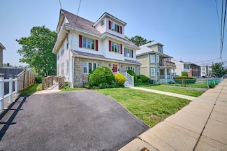 15 Hamilton St, Hyde Park, MA 02136