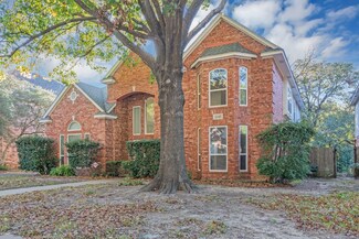 1049 W Winding Creek Dr, Grapevine, TX 76051