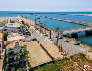 6202 Pacific Ave, Playa Del Rey, CA 90293