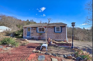 1101 Hickory Hill Rd, Thomaston, CT 06787