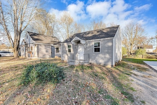 2338 N Lyon Ave, Springfield, MO 65803