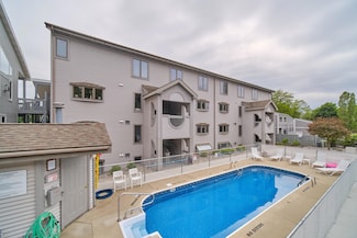 317 5th Ave Unit 8, Manistee, MI 49660