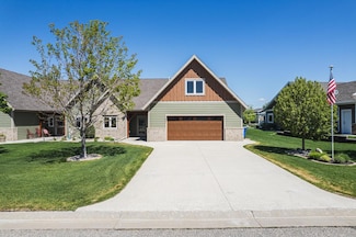 922 Lake Forest Cir, Detroit Lakes, MN 56501