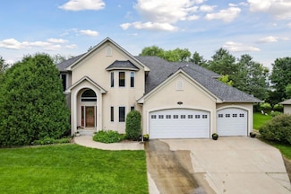 2906 Butternut Dr, Chaska, MN 55318