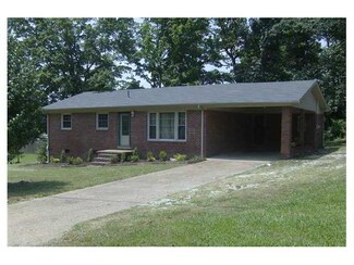 903 Hassell Dr, Waynesboro, TN 38485