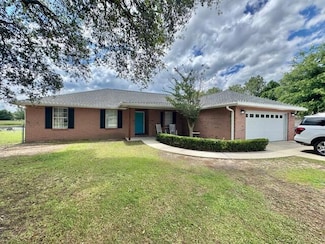 422 Shoal Lake Dr, Crestview, FL 32539
