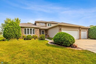 3516 Westmoor Dr, Moorhead, MN 56560