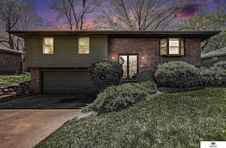 6015 Oakridge Dr, Lincoln, NE 68516