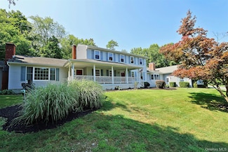 82 Thornhill Dr, Pleasant Valley, NY 12569