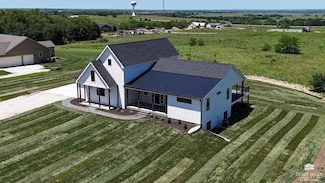 14325 Prairie Fire Ln, Wamego, KS 66547