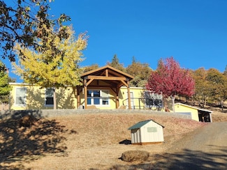 198 Flamingo Dr, Eagle Point, OR 97524