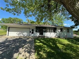 803 S 3rd St, Winterset, IA 50273