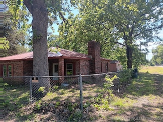 130 Cherokee Ave, Spavinaw, OK 74366