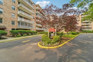 530 Valley Rd Unit 2D, Montclair, NJ 07043