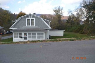 901 Wolf St, Narrows, VA 24124