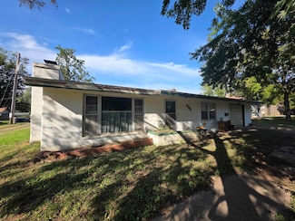 408 W 13th Ave, Winfield, KS 67156