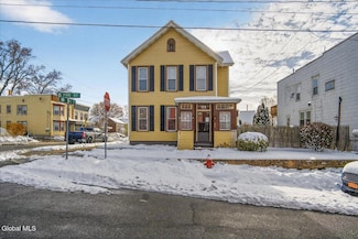 44 Pine St, Rensselaer, NY 12144