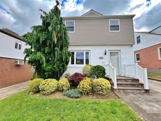 7931 211th St, Oakland Gardens, NY 11364