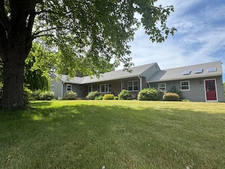 19 Evergreen Dr, Yarmouth, ME 04096