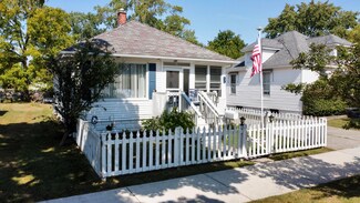 323 W 19th St, Holland, MI 49423