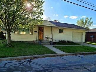 409 S Division St, Flora, IN 46929
