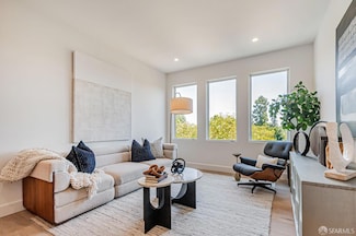 425 1st St Unit 36, Los Altos, CA 94022