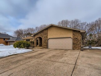 1105 Grandview Dr, Hudson, WI 54016