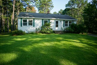 28 Sedgewood Dr, Kennebunk, ME 04043