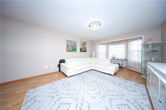 30 Conference Ct, Staten Island, NY 10307