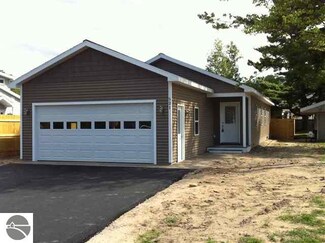 521 W Fifteenth St, Traverse City, MI 49684