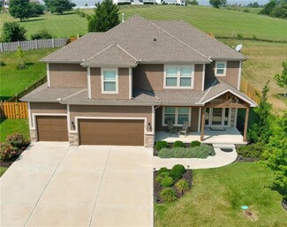 1280 Summit Ct, Lansing, KS 66043