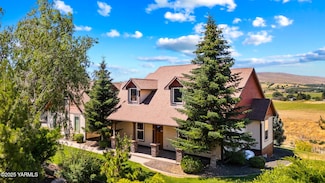 667 Zimmerman Rd, Yakima, WA 98908