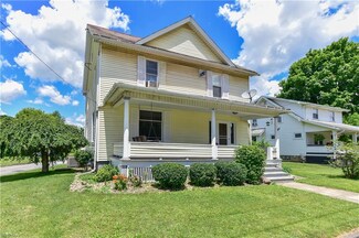 318 Lisbon St, Columbiana, OH 44408