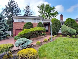 306 Cambridge Ave, Garden City, NY 11530