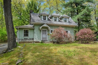 27 Woodland Ave, Mountain Lakes, NJ 07046