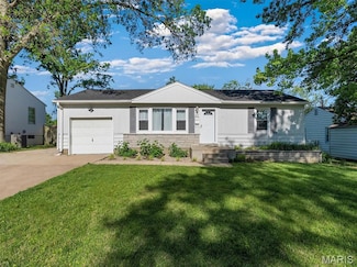 8531 General Grant Ln, Saint Louis, MO 63123