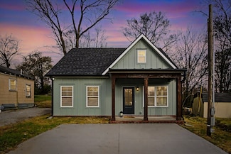 320 W 14th St, Columbia, TN 38401