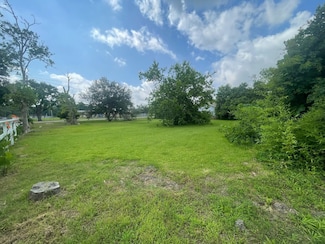 7006 Stewart St, Hitchcock, TX 77563