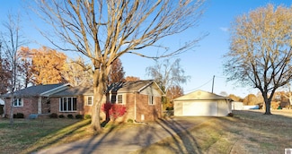 108 Mulberry St, Eddyville, KY 42038