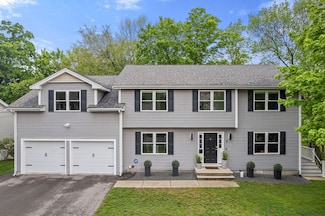 12 Clovelly Ln, Framingham, MA 01702