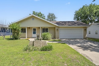 2011 W Northwood St, Bolivar, MO 65613