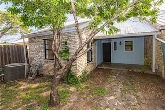 110 Shady Bluff Dr, Wimberley, TX 78676