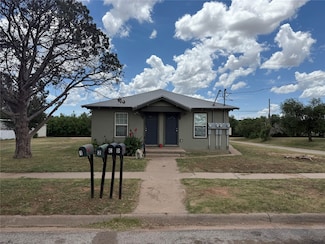 211 W Avenue D, Sweetwater, TX 79556