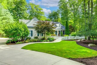 370 Duneden Dr, Aurora, OH 44202